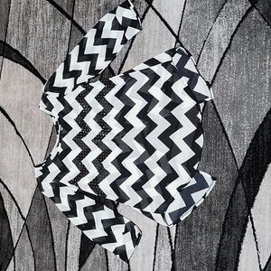 BUCKLE DAYTRIP SHEER STUDDED CHEVRON OPEN SLIT BACK BLOUSE SMALL